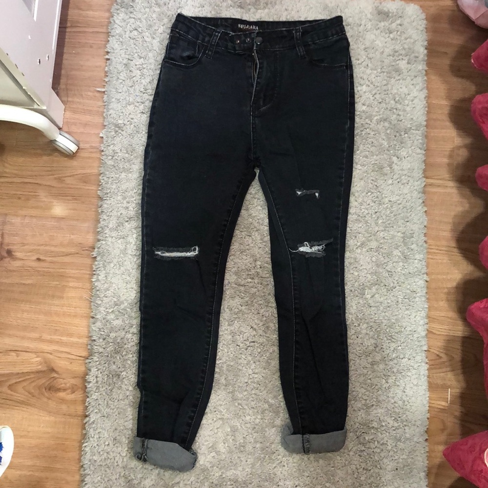 Black ripped skinny jeans